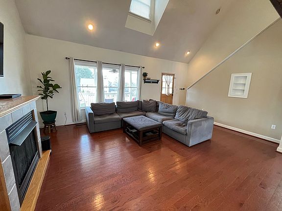 5th image of 64 Meadow Brook Dr
