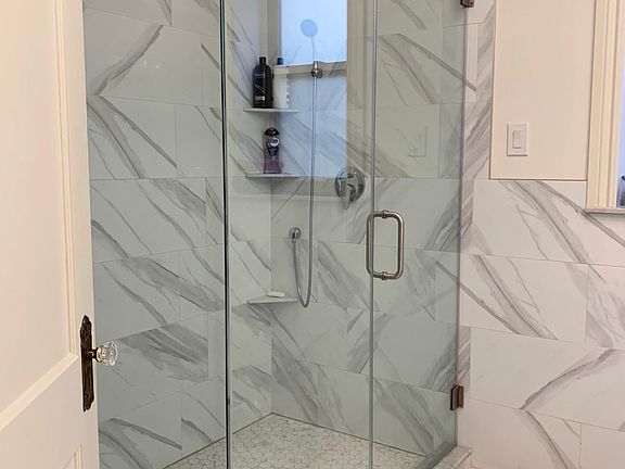 4th image of 1257 W Cornelia Ave #2F