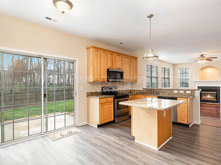 17304 Commons Crossing Dr — Photo 12
