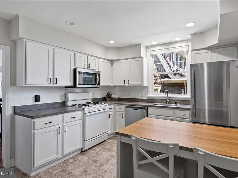 158 Lafayette Rd — Photo 13