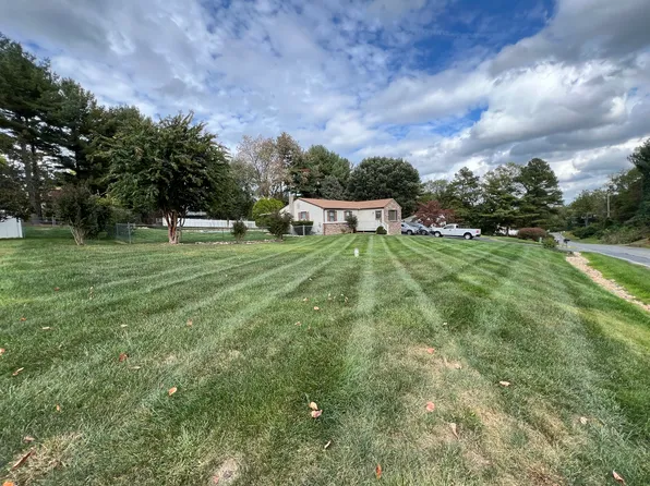 371 Big Elk Chapel Rd, Elkton, MD 21921