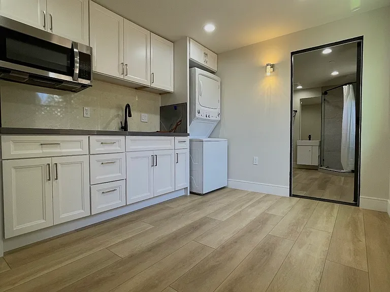 2525B Waverley St — Photo 6