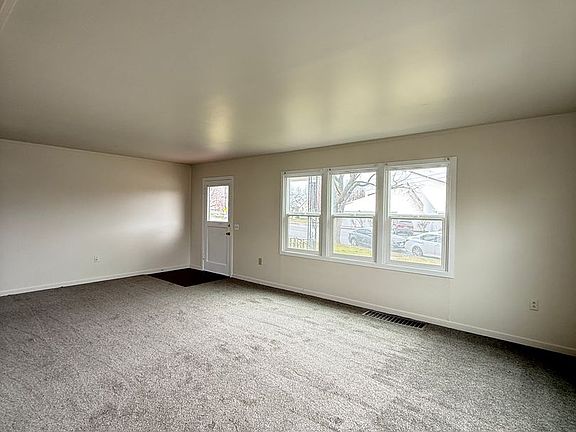 4th image of 1115-1117 Long Ave
