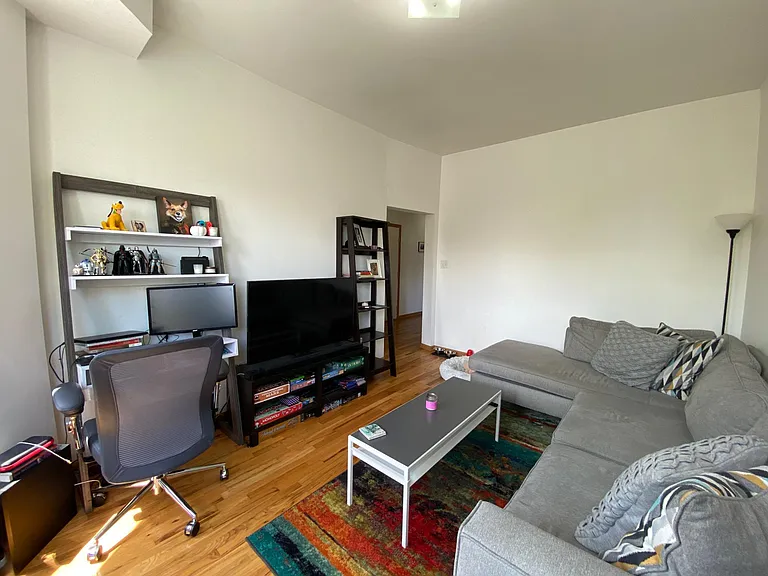 2920 W Shakespeare Ave — Photo 2