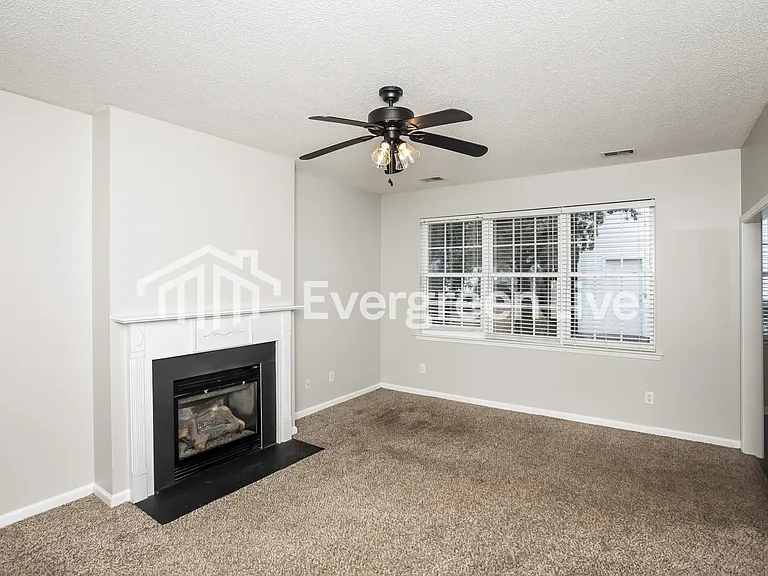 306 Castleburg Ln — Photo 3