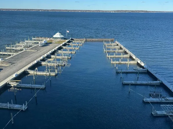 2964 Lakeshore Dr Unit E604, Muskegon, MI 49441