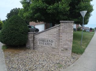 2 Scofield Ct, Bloomington, IL 61704