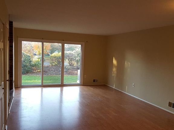 Huge and sunny Living room