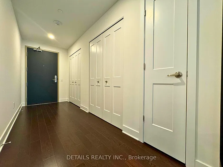 180 George St #911 — Photo 5