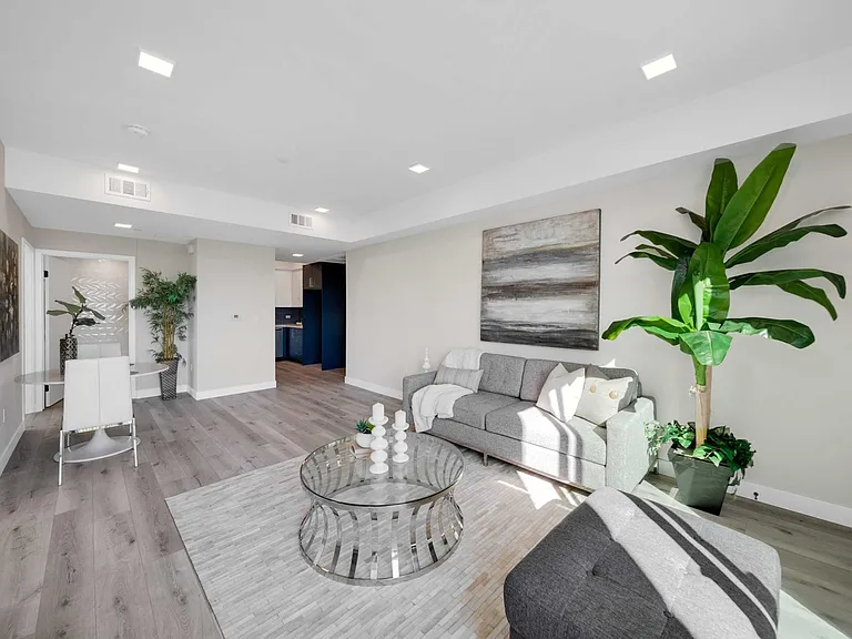 1111 N Kenmore Ave #202 — Photo 12