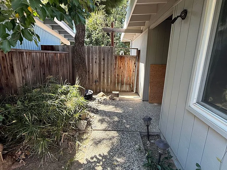 628 Isla Pl — Photo 1
