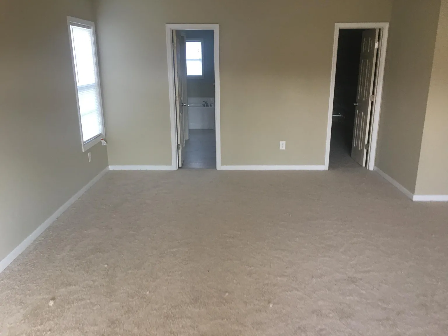 4 bed, 3520 sqft, $2,700 — Photo 4