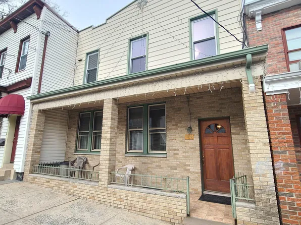 208 69th St, Guttenberg, NJ 07093