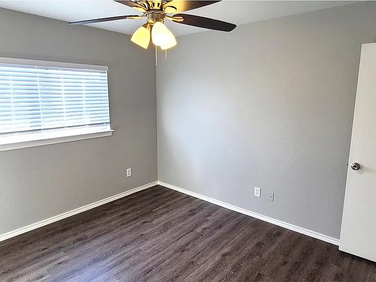 8506 Adams Hill Dr — Photo 16
