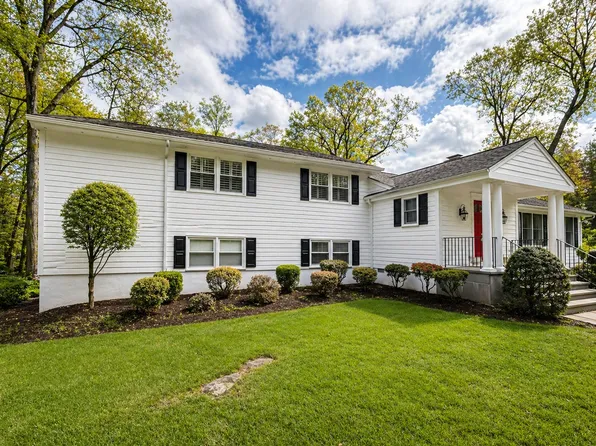11 Twin Circle Dr, Westport, CT 06880