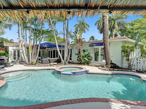 2nd image of 2610 Yacht Club Boulevard