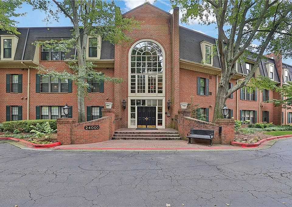 1st image of 24318 Plantation Dr NE