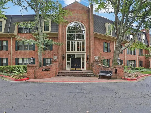 24318 Plantation Dr NE, Atlanta, GA 30324