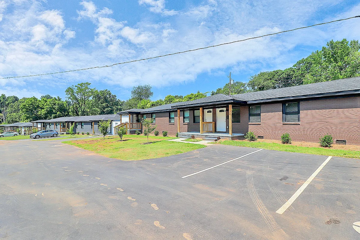 Building Photo - 1405 Catherine Simmons Ave #1