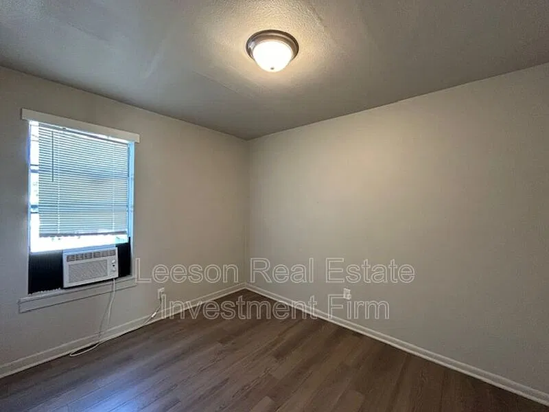2 bed, 1.0 bath, 850 sqft, $900 — Photo 2