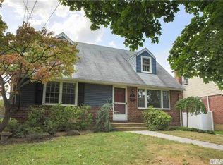 197 White Rd, Mineola, NY 11501