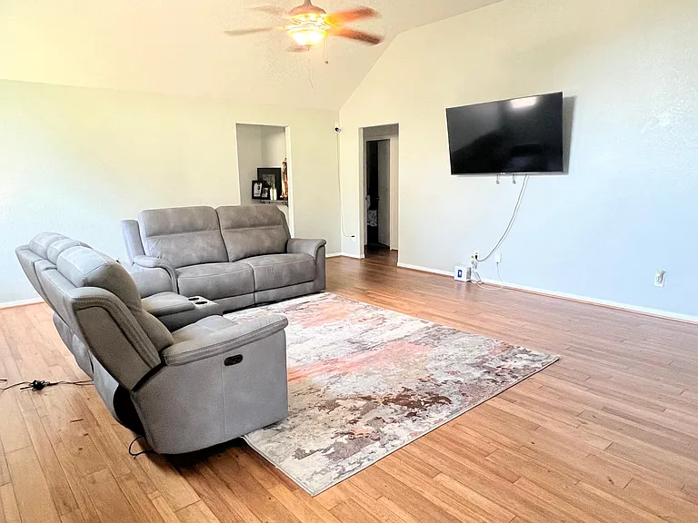 8715 Leadore Dr — Photo 4