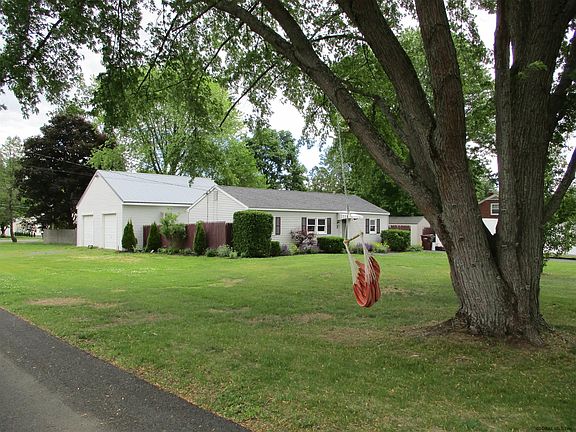 2nd image of 2 Birch Dr
