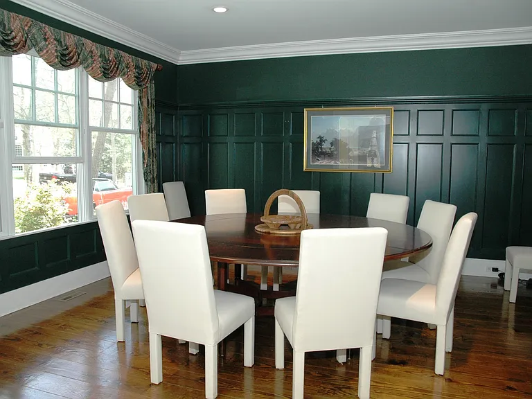 10 Georgica Woods Ln — Photo 16