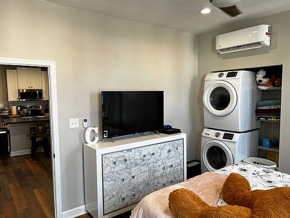 4th image of 1414 Jackson St #C
