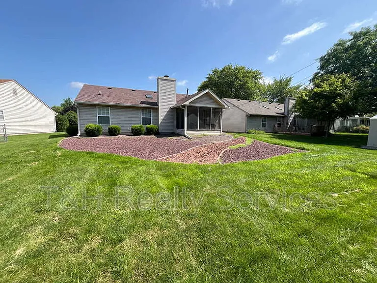 4 Village Pkwy — Photo 18