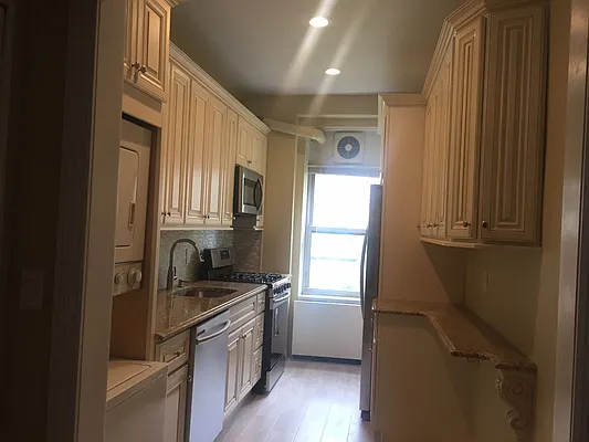 Rented by Moving Forward Real Estate NYC | media 92