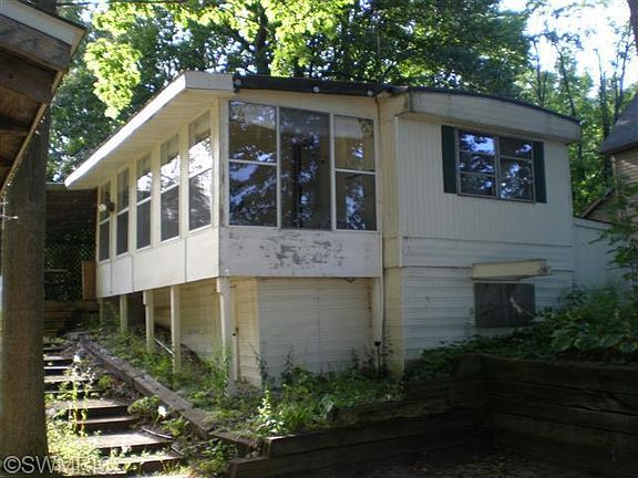 4th image of 9027 Pucker St