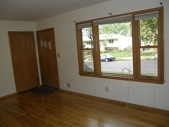 5th image of 1040 Stinson St