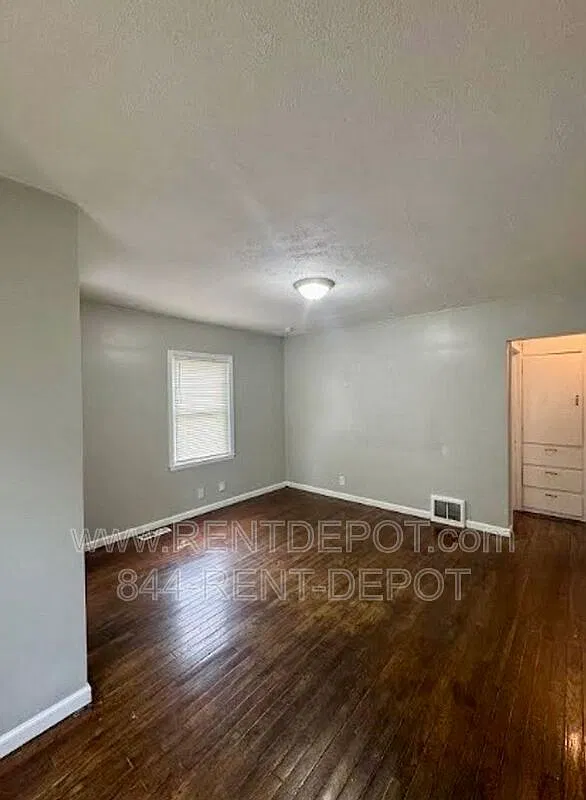 2 bed, 1.0 bath, 738 sqft, $952 — Photo 2