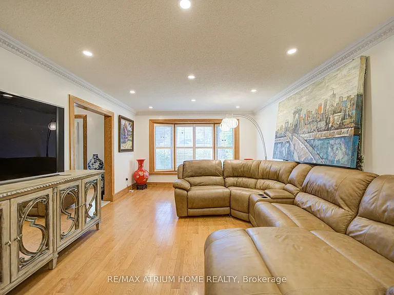 8 Patrick Blvd — Photo 10