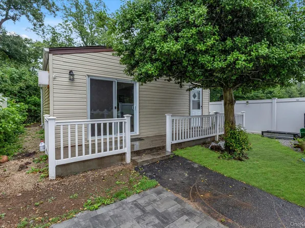 158 Continental Ave, East Northport, NY 11731