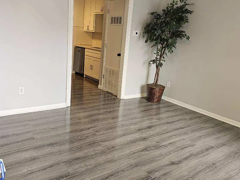 617 W Mississippi Ave #4 — Photo 3