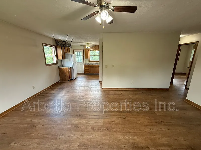 2 bed, 1.0 bath, 900 sqft, $1,225 — Photo 3