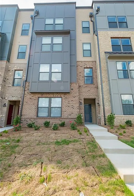 3 bed, 2.5 bath, 2518 sqft, $2,650 — Photo 1
