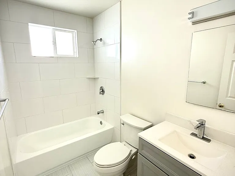 3913 Centre St #D — Photo 6