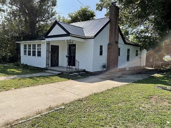1st image of 813 Stanley St