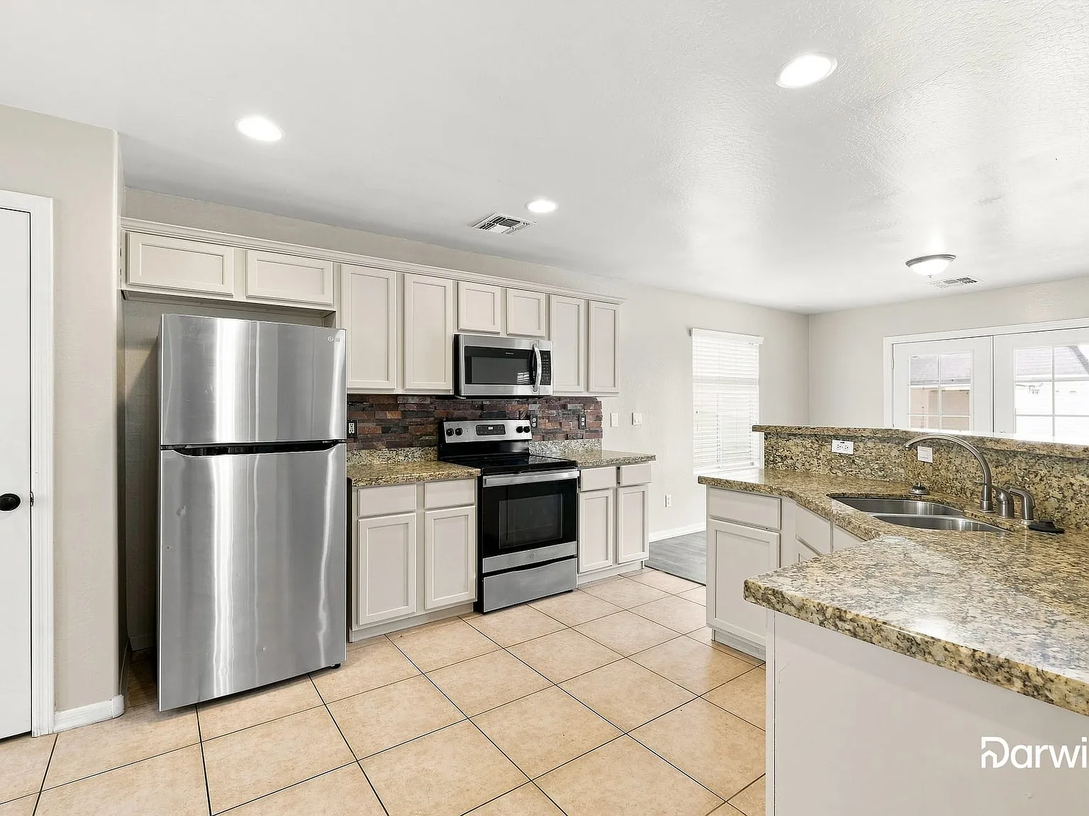 3 bed, 2.5 bath, 2078 sqft, $2,395 — Photo 3