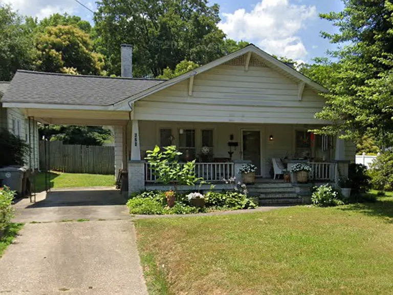 621 Holly St — Photo 1