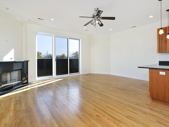 4th image of 1500 N Damen Ave #C2s