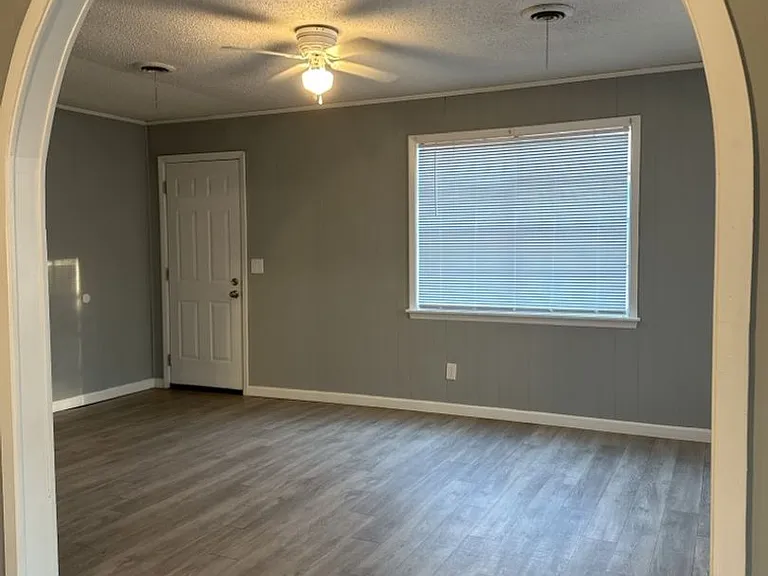 2609 Dublin Dr — Photo 3