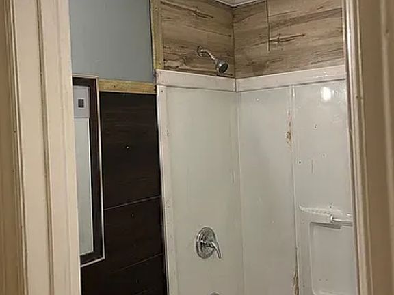 2nd image of 3917 Bloomfield Dr