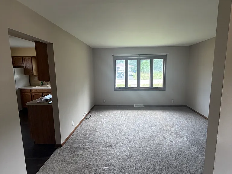 1201 Johnston Dr — Photo 6