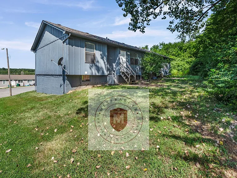 425 Castle Dr — Photo 23