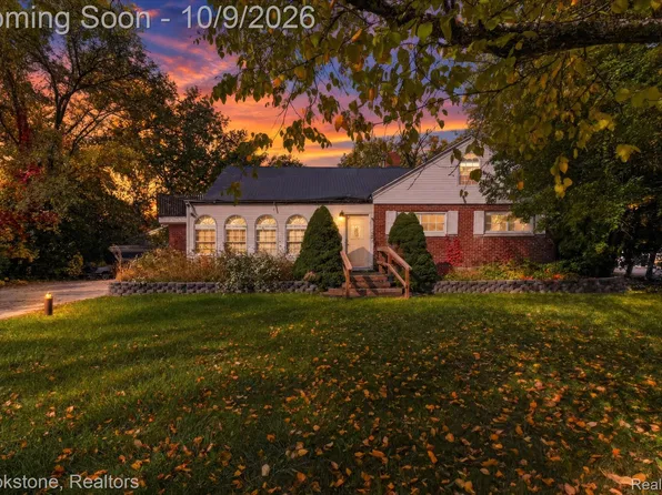 1120 Schust Rd, Saginaw, MI 48604