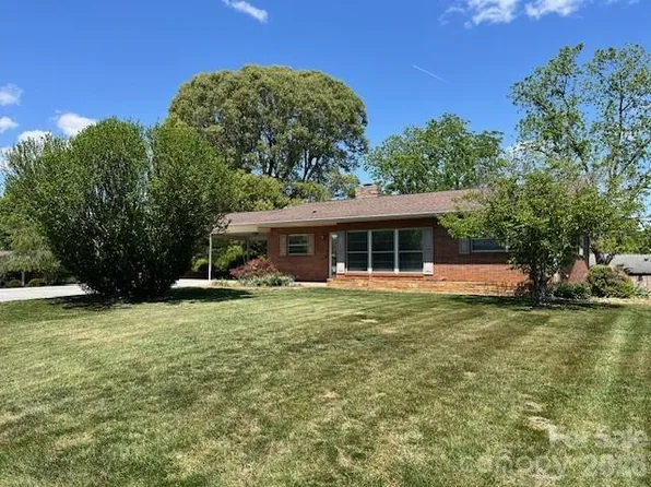 2303 Briarwood St SW, Lenoir, NC 28645